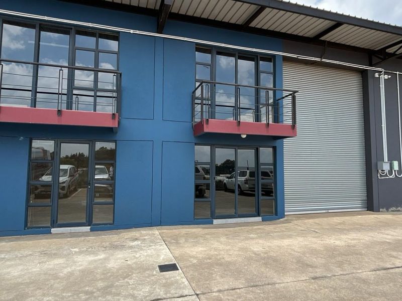 712sqm Warehouse To Let | 24 Hour Secure Park | Prime Pomona Location - Photo 3