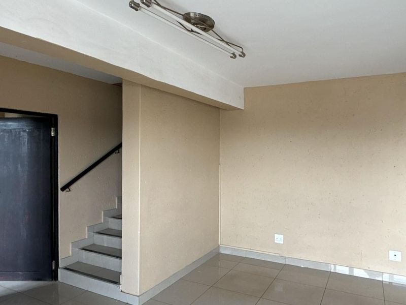 712sqm Warehouse To Let | 24 Hour Secure Park | Prime Pomona Location - Photo 6