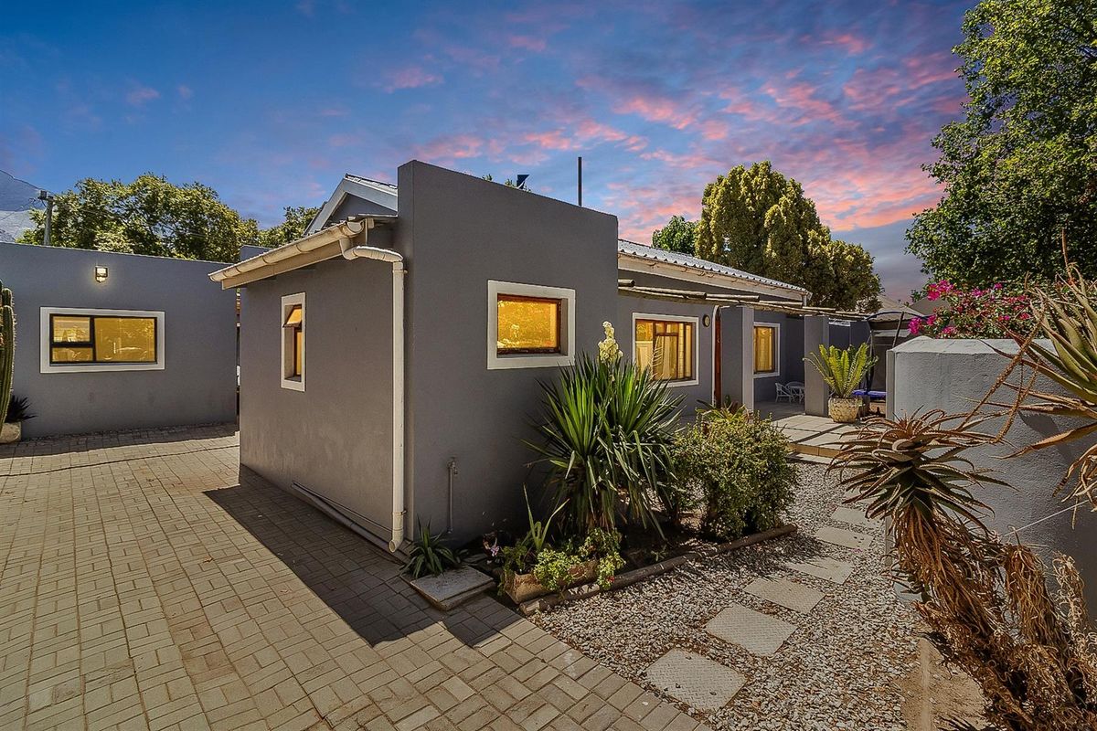 Charming 2 Bedroom Home with a self contained Flatlet in leafy Villiersdorp - Photo 3