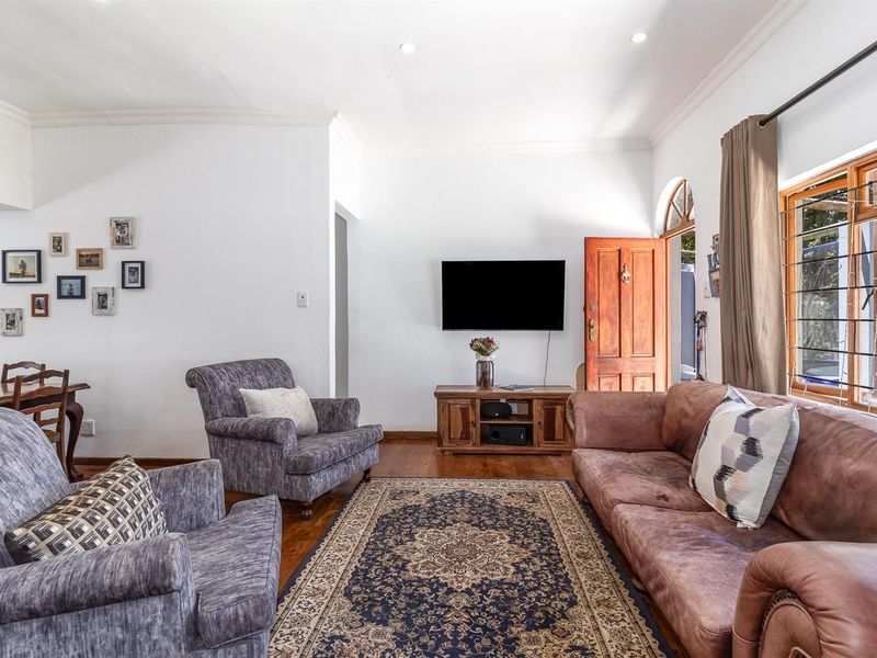 Charming 2 Bedroom Home with a self contained Flatlet in leafy Villiersdorp - Photo 9