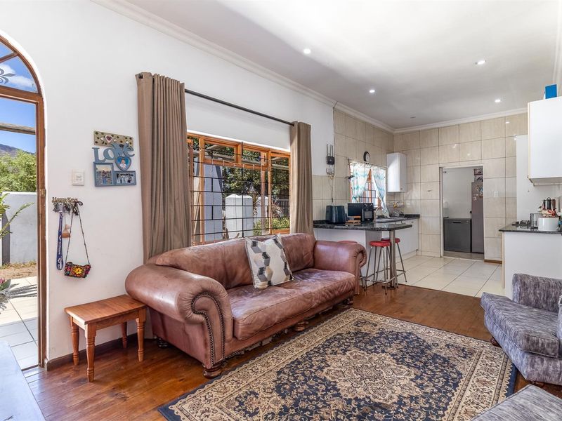 Charming 2 Bedroom Home with a self contained Flatlet in leafy Villiersdorp - Photo 8