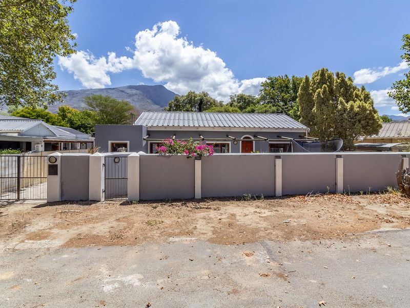 Charming 2 Bedroom Home with a self contained Flatlet in leafy Villiersdorp - Photo 7