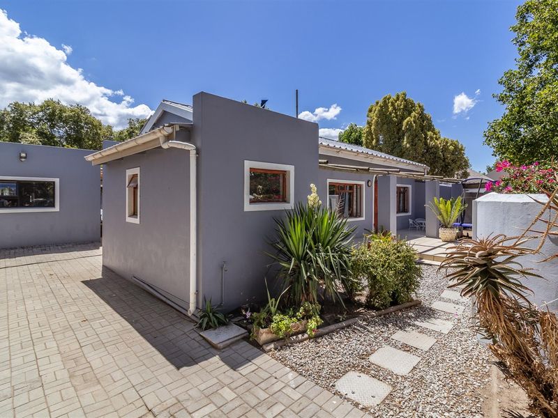 Charming 2 Bedroom Home with a self contained Flatlet in leafy Villiersdorp - Photo 6