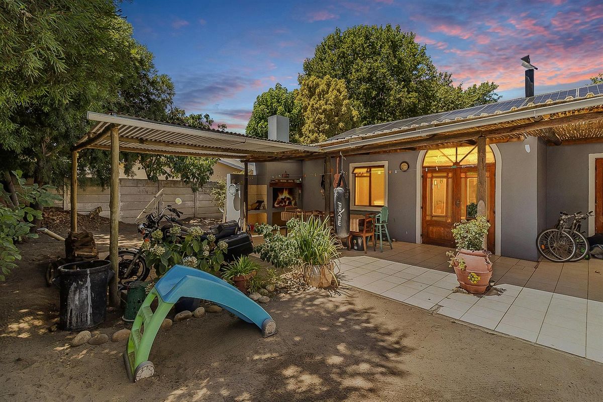 Charming 2 Bedroom Home with a self contained Flatlet in leafy Villiersdorp - Photo 2