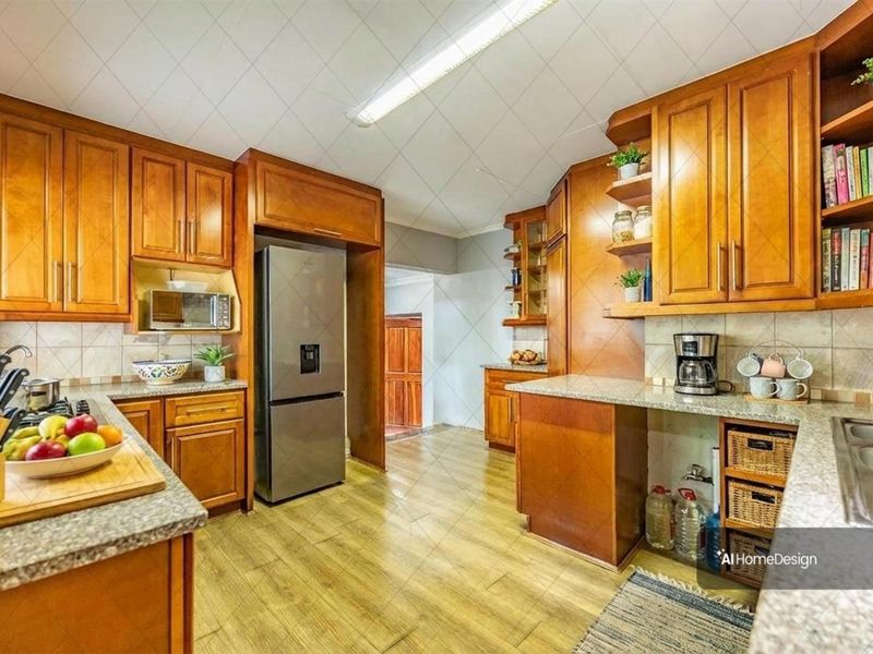 A Private Thatch Retreat in the Heart of Garsfontein - Photo 9