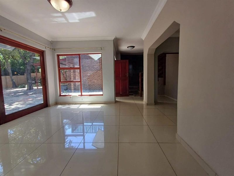 A Private Thatch Retreat in the Heart of Garsfontein - Photo 8