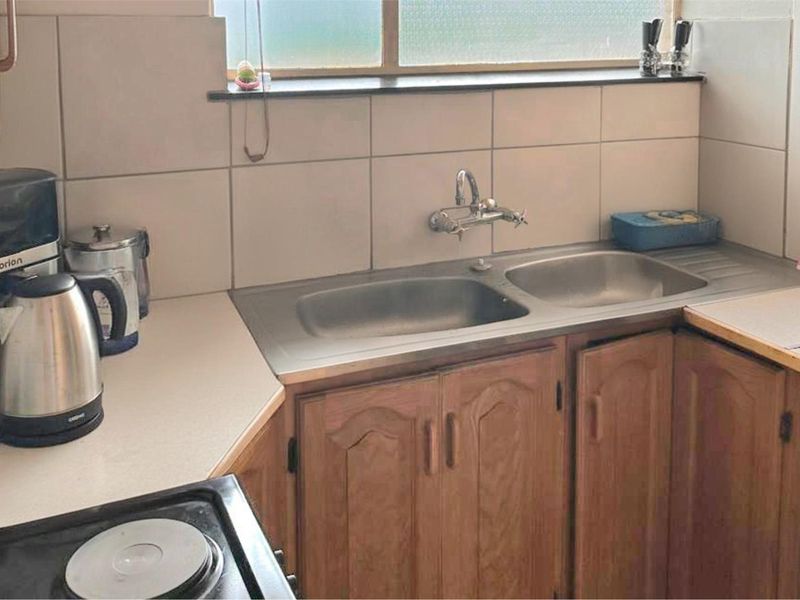 MASSIVE 85m2 VALUE - PRICED TO FLY AT R615,000! - Photo 9