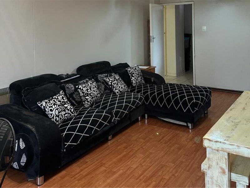 MASSIVE 85m2 VALUE - PRICED TO FLY AT R615,000! - Photo 8