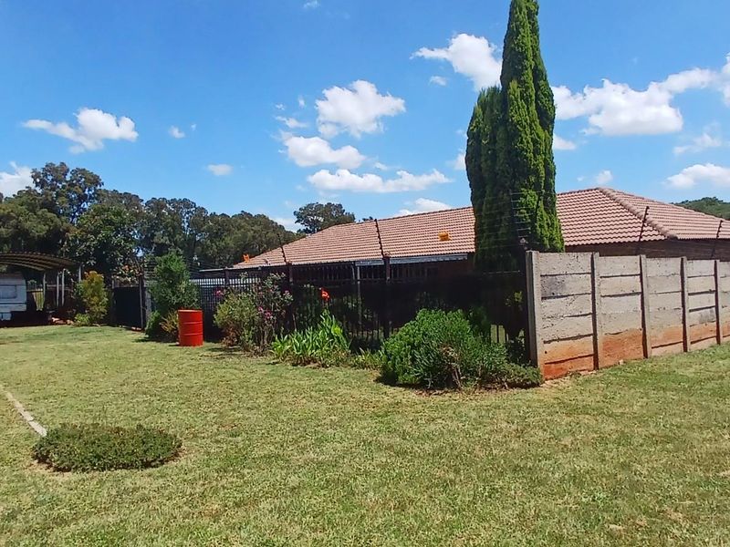 Property for Sale with two independent 3-bedroom Houses in Strydfontein Pretoria Gauteng - Photo 2