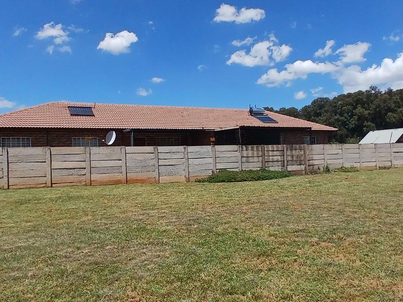 Property for Sale with two independent 3-bedroom Houses in Strydfontein Pretoria Gauteng - Photo 3