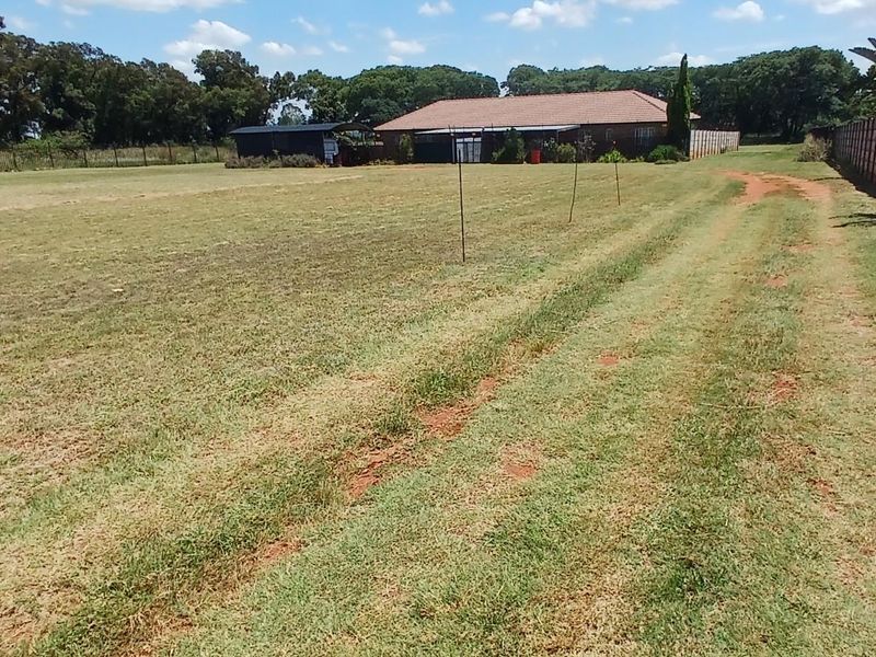 Property for Sale with two independent 3-bedroom Houses in Strydfontein Pretoria Gauteng - Photo 6