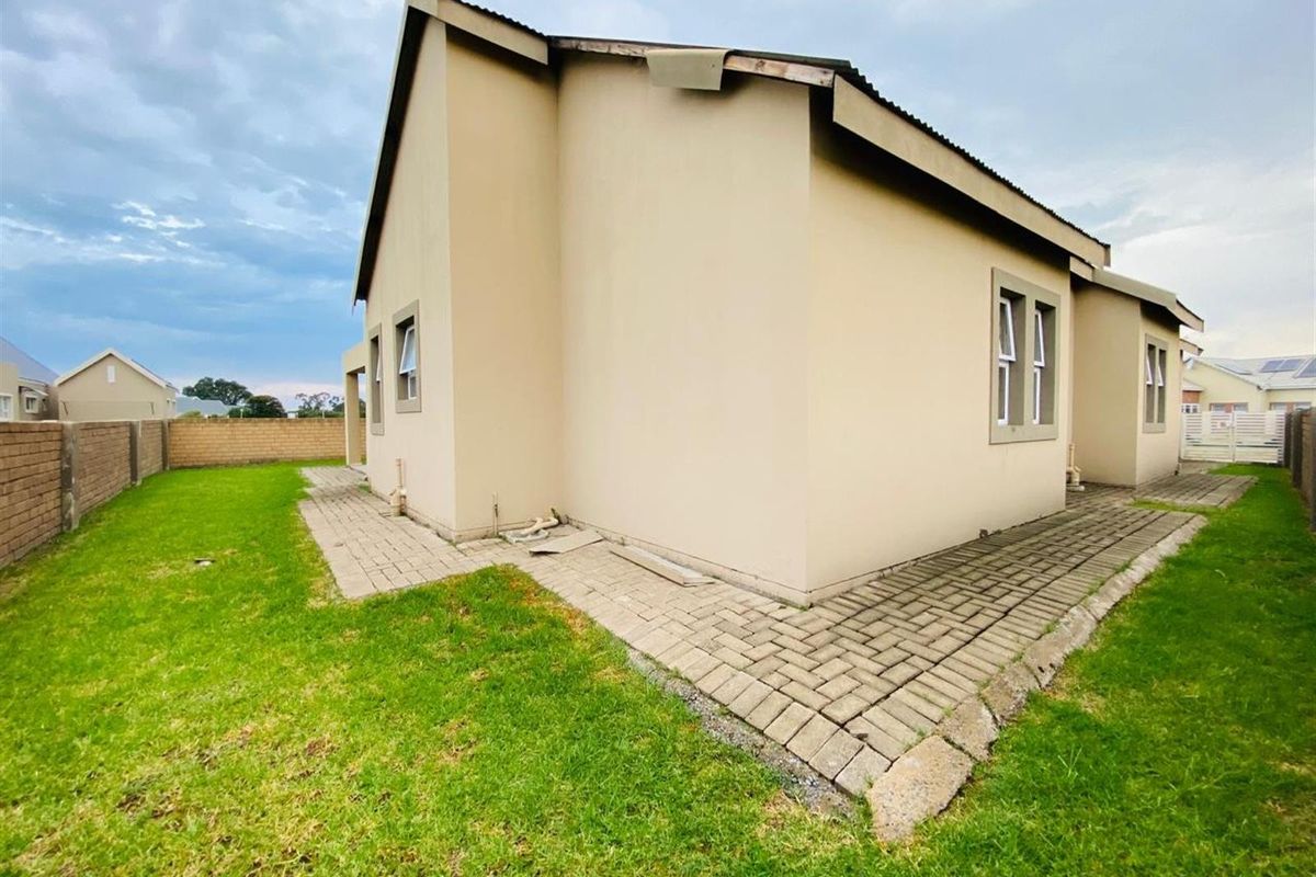 House For Sale in Riverspray Lifestyle Estate, Vereeniging - Photo 2