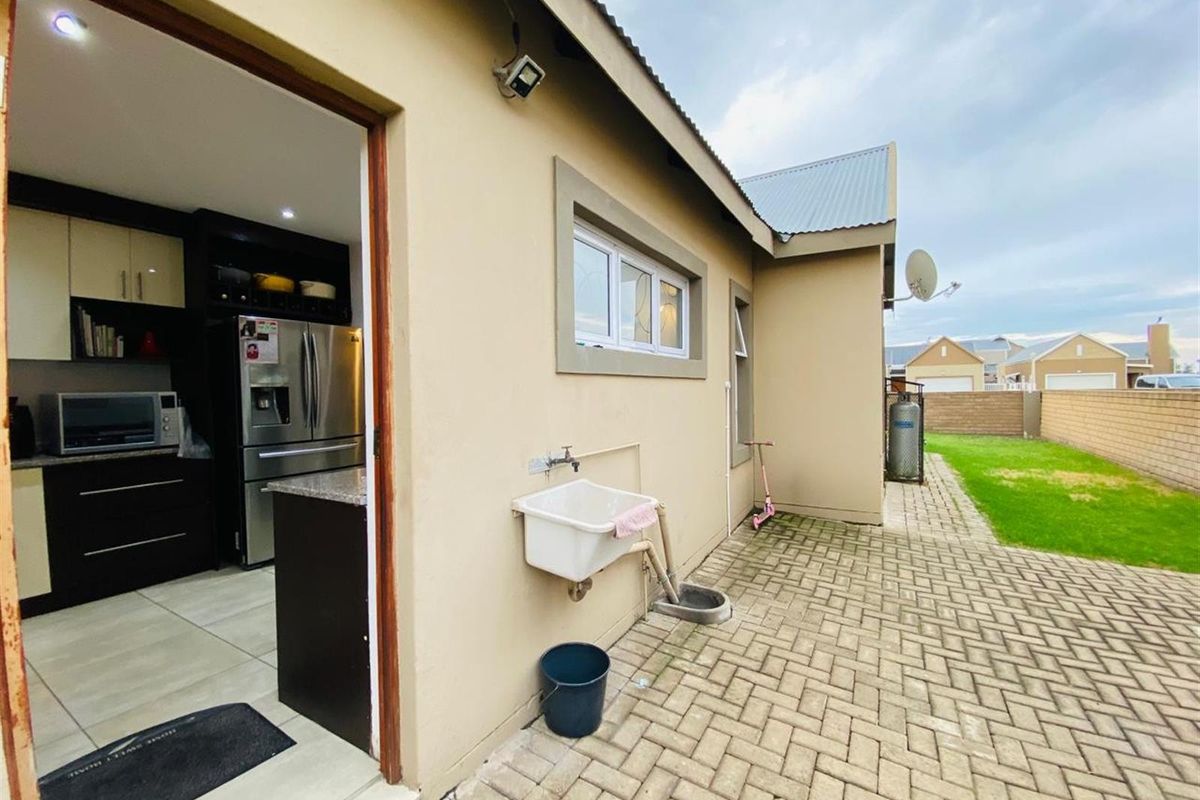 House For Sale in Riverspray Lifestyle Estate, Vereeniging - Photo 5