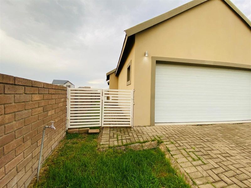 House For Sale in Riverspray Lifestyle Estate, Vereeniging - Photo 1