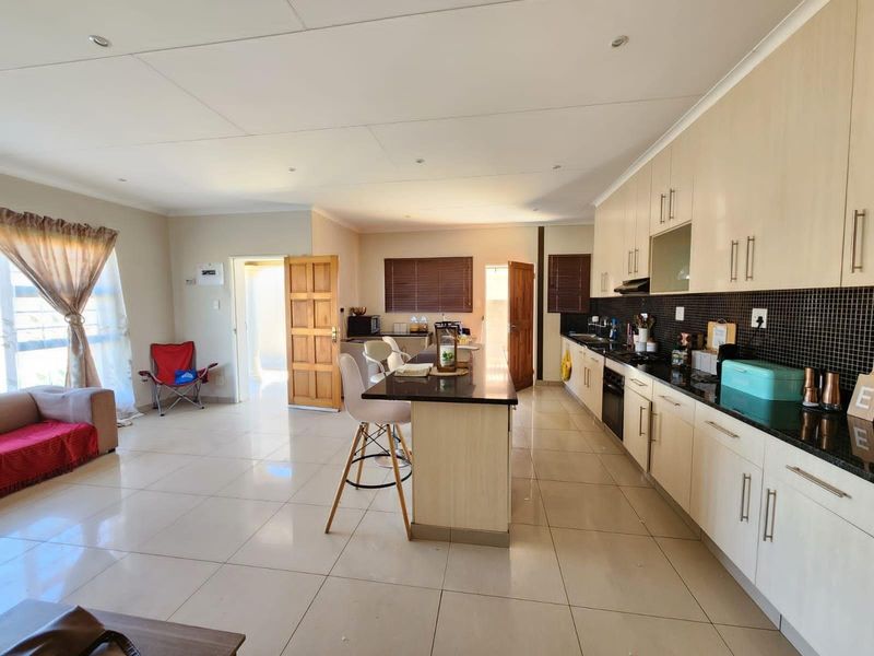 Modern Elegance in Crawford Estate: The Perfect Place to Start - Photo 2