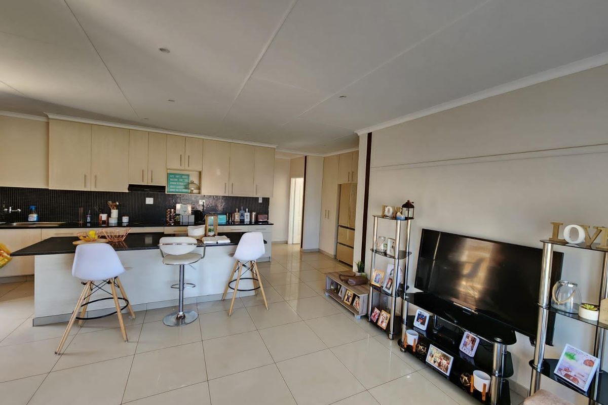 Modern Elegance in Crawford Estate: The Perfect Place to Start - Photo 3