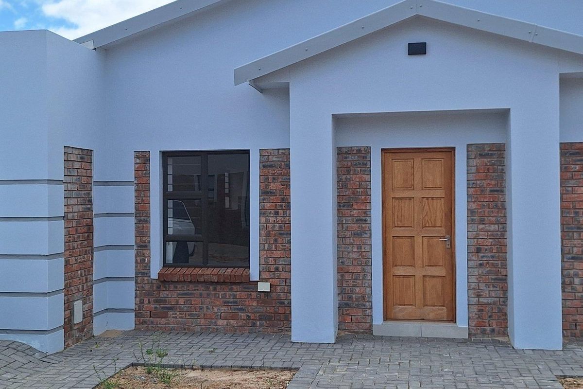 House For Sale in Albertinia - Photo 2