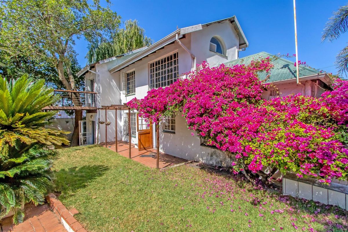 Multi-dwelling property with three dwellings, pool, games room and generator set within mature trees - Photo 5