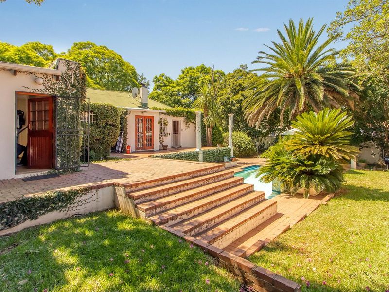 Multi-dwelling property with three dwellings, pool, games room and generator set within mature trees - Photo 4