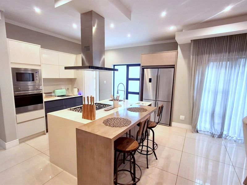 CONTEMPORARY LIVING IN THE HEART OF BEAUTIFUL BEDFORDVIEW - Photo 9