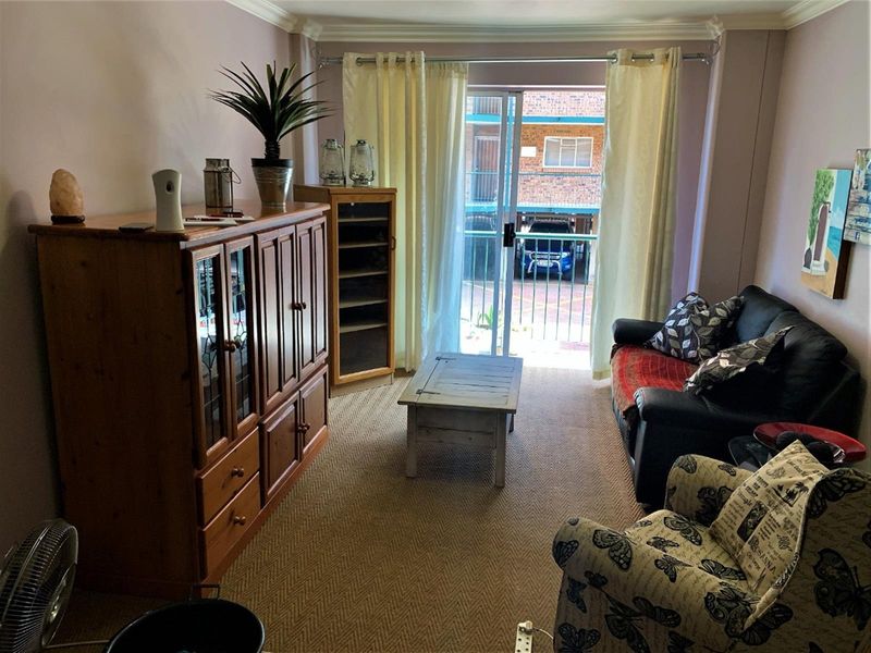 INVESTMENT UNIT - GOOD RETURN - WITH TENANT - Photo 3