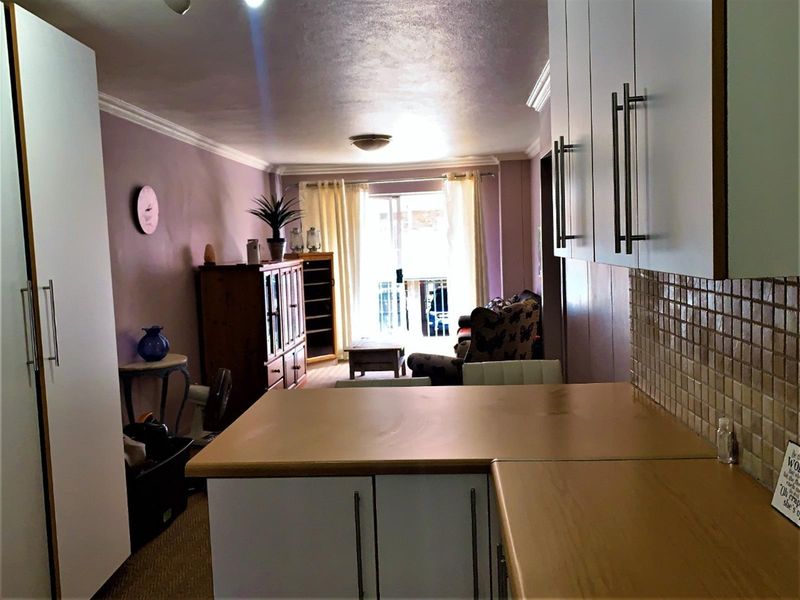 INVESTMENT UNIT - GOOD RETURN - WITH TENANT - Photo 6