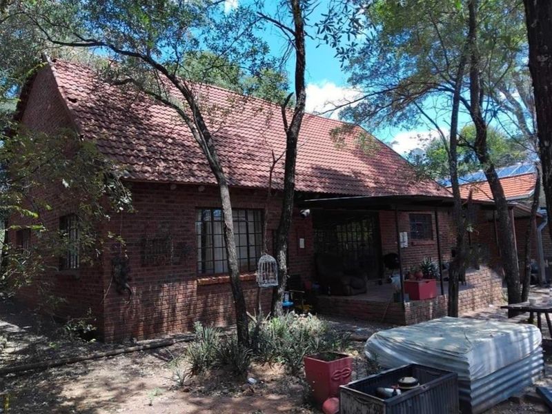 Fully Furnished 4-Bedroom Home with Greenbelt View - Photo 2