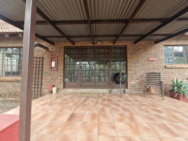 Fully Furnished 4-Bedroom Home with Greenbelt View - Photo 10