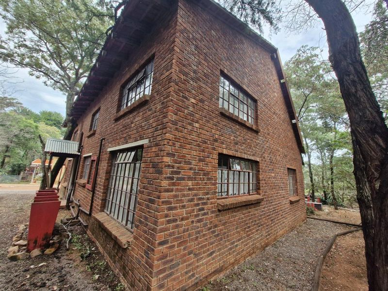 Fully Furnished 4-Bedroom Home with Greenbelt View - Photo 7