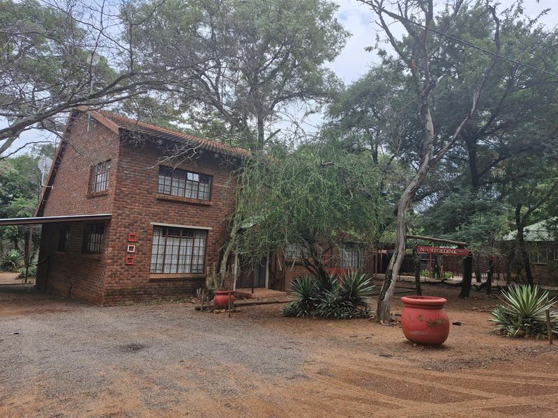 Fully Furnished 4-Bedroom Home with Greenbelt View - Photo 4