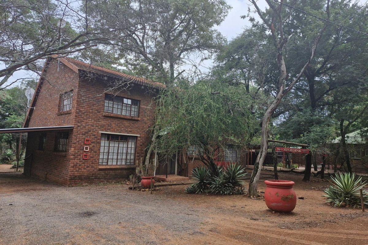 Fully Furnished 4-Bedroom Home with Greenbelt View - Photo 4