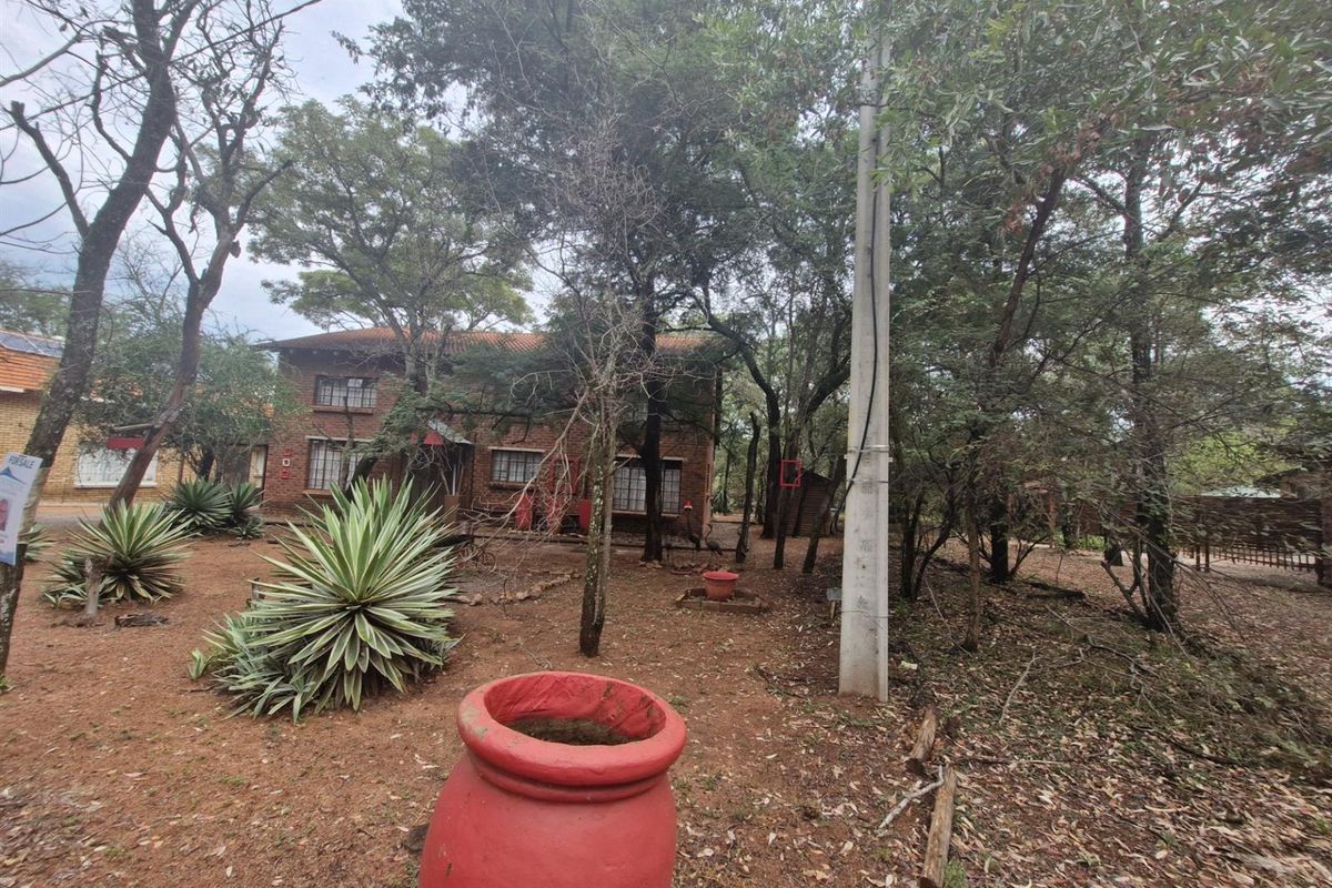 Fully Furnished 4-Bedroom Home with Greenbelt View - Photo 5