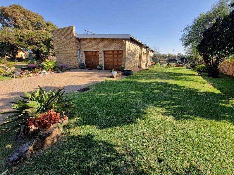 Farm For Sale in Norton Home Estate, Benoni - Photo 4