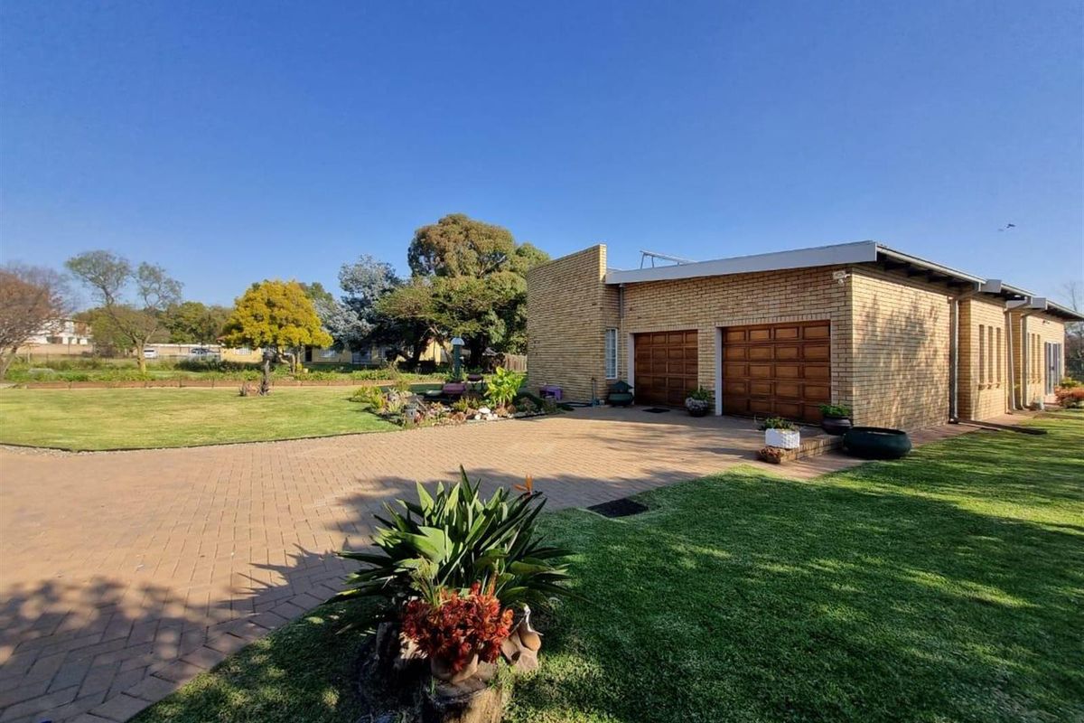 Farm For Sale in Norton Home Estate, Benoni - Photo 5