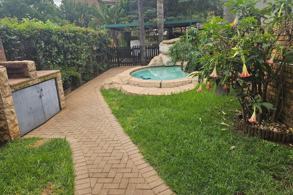 Duplex For Sale in Edendale - Photo 2