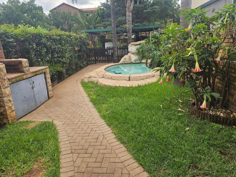 Duplex For Sale in Edendale - Photo 2