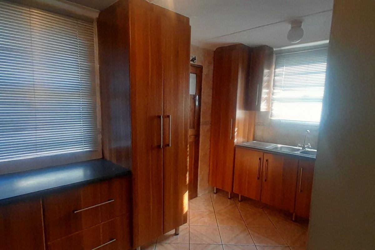 House For Sale in Port Elizabeth - Photo 2