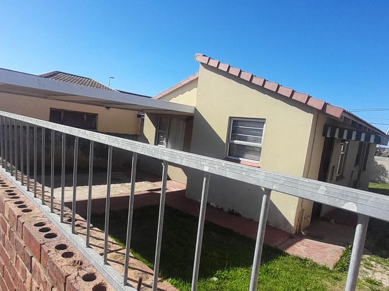 House For Sale in Port Elizabeth - Photo 5