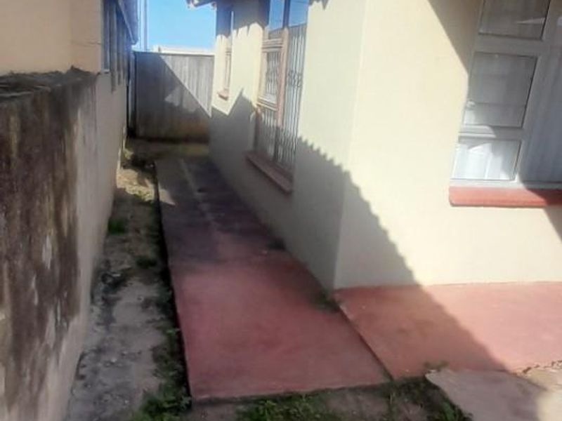 House For Sale in Port Elizabeth - Photo 8