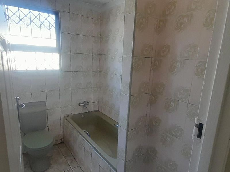 House For Sale in Port Elizabeth - Photo 7