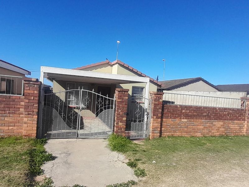 House For Sale in Port Elizabeth - Photo 4
