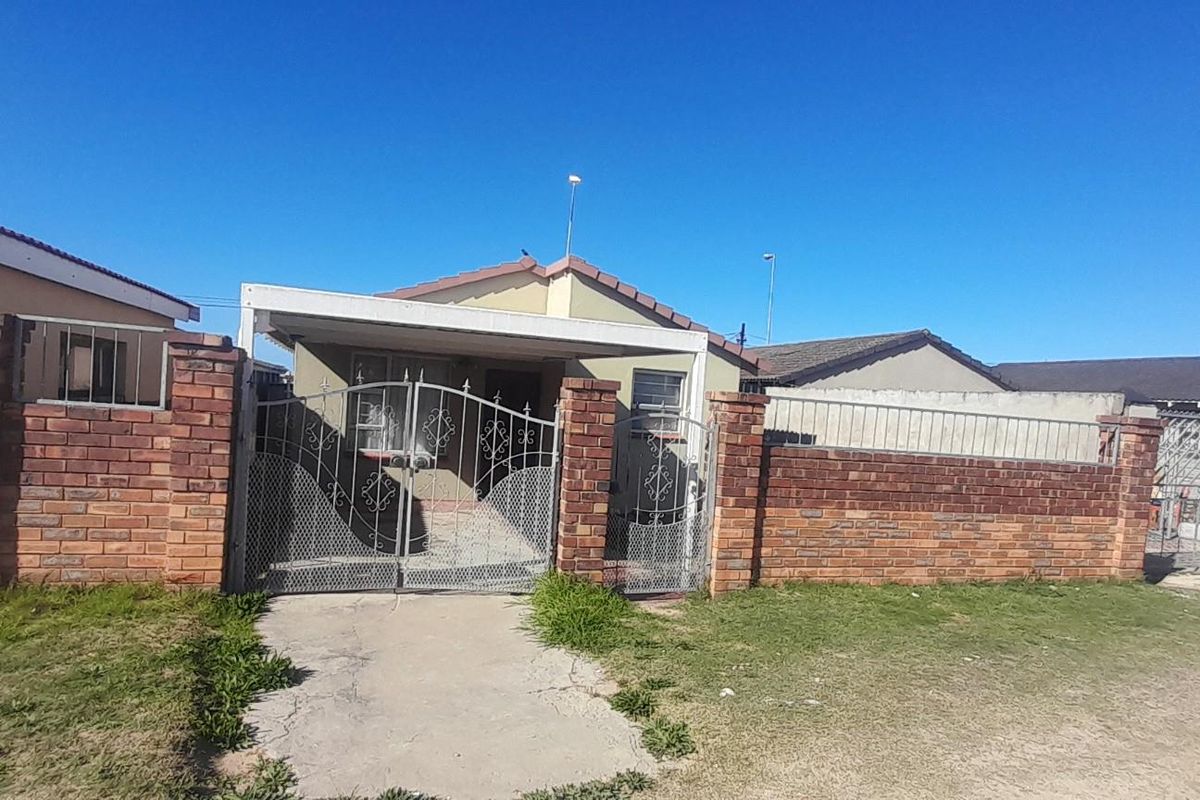 House For Sale in Port Elizabeth - Photo 4