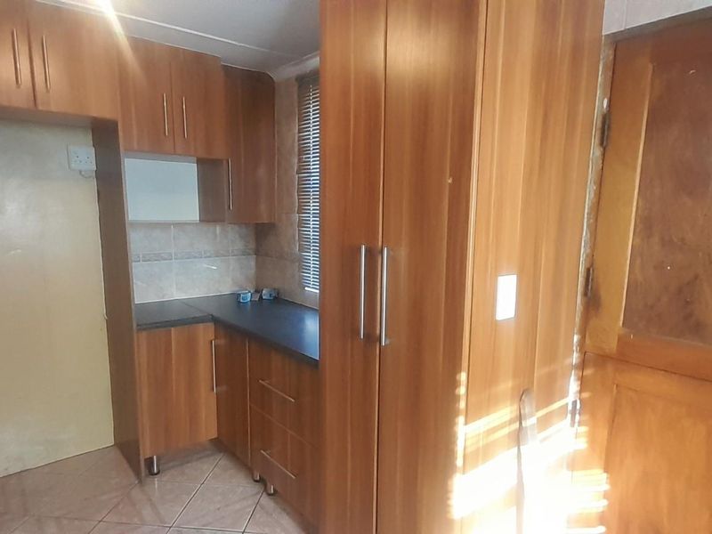 House For Sale in Port Elizabeth - Photo 3