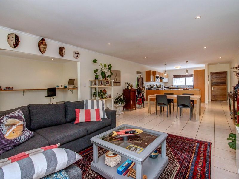 Spacious 2 Bed Apartment for Sale in Bryanston, Sandton - Photo 9