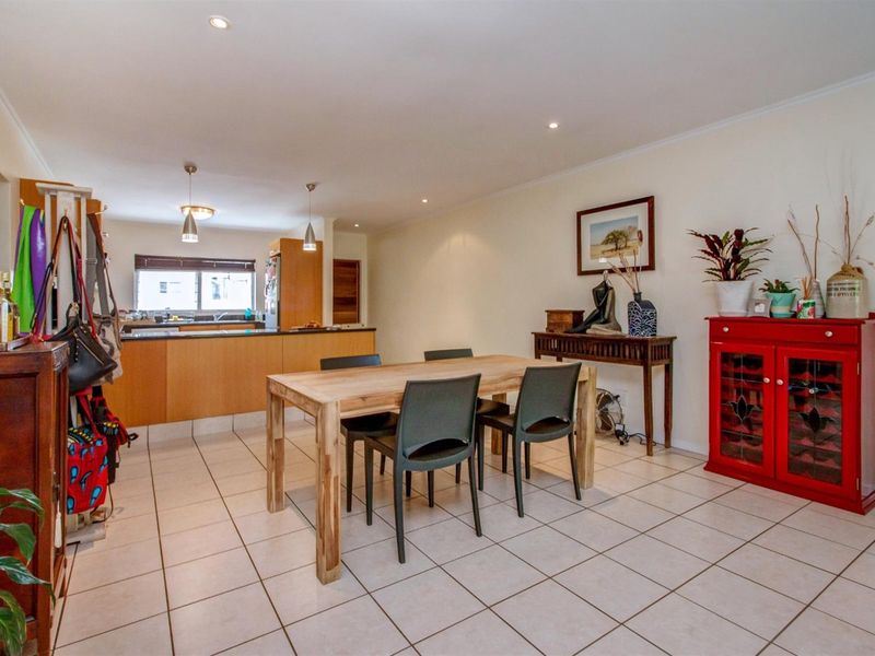 Spacious 2 Bed Apartment for Sale in Bryanston, Sandton - Photo 7