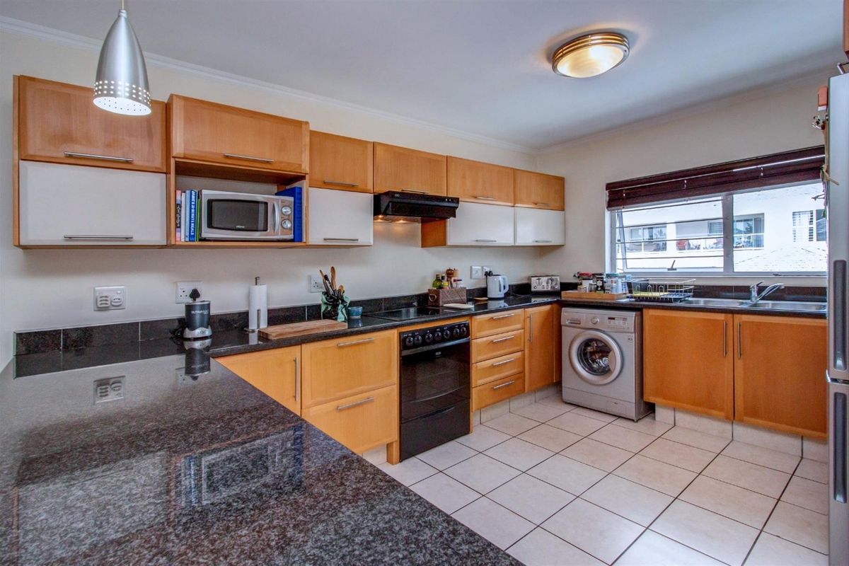 Spacious 2 Bed Apartment for Sale in Bryanston, Sandton - Photo 2