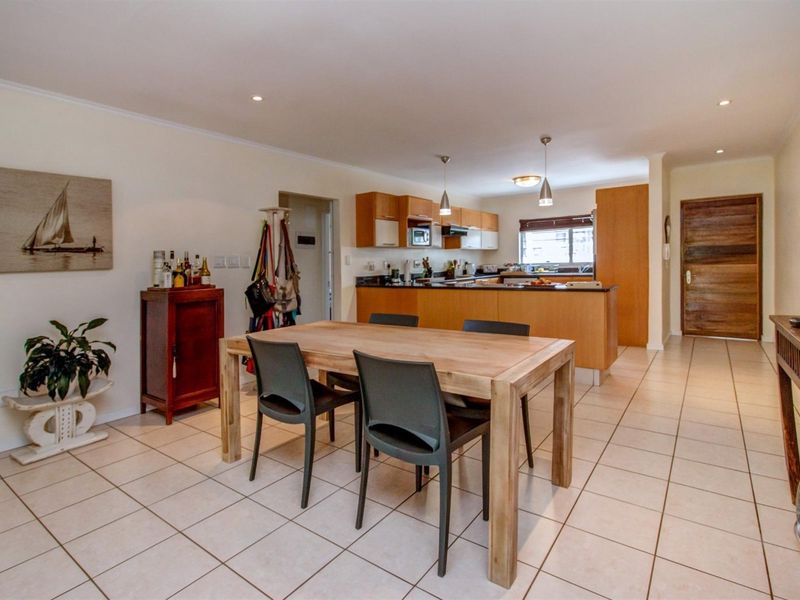 Spacious 2 Bed Apartment for Sale in Bryanston, Sandton - Photo 8