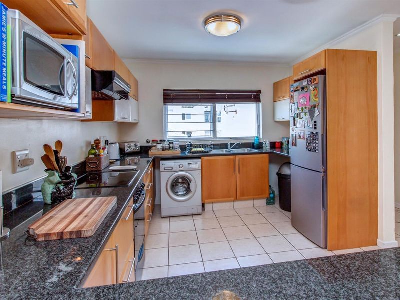 Spacious 2 Bed Apartment for Sale in Bryanston, Sandton - Photo 3