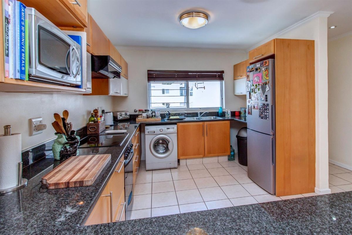 Spacious 2 Bed Apartment for Sale in Bryanston, Sandton - Photo 3