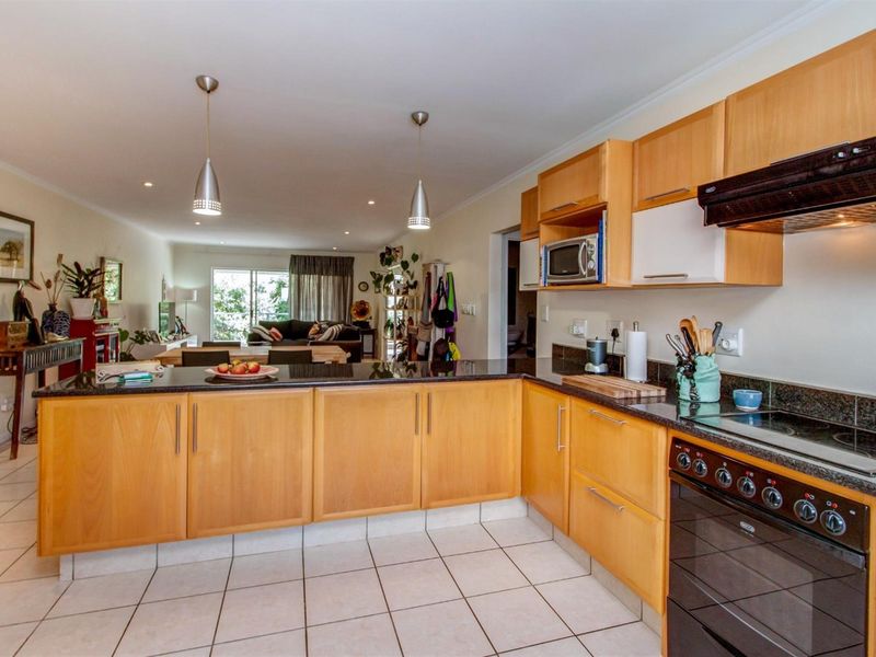 Spacious 2 Bed Apartment for Sale in Bryanston, Sandton - Photo 4